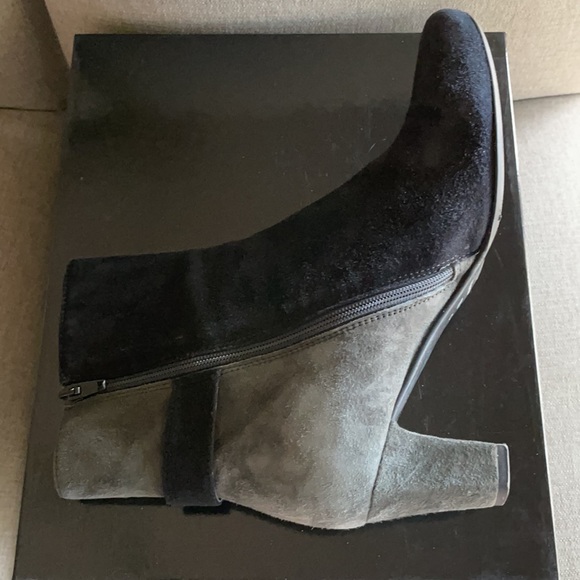 Prevata Suede Black/Gray Zipper Heeled Booties 7.5. EUC - Picture 5 of 10